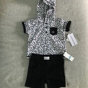 Calvin Klein 2 piece set 6-9 MTS NWT